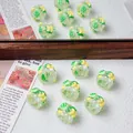 Detailansicht der handbemalten hellgrünen Perlen mit Fruchtmuster für DIY-Bastelarbeiten - Bananen-Stil / 16 mm (Loch ca. 2,5 mm)