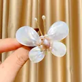 Elegante Schmetterlingsbrosche im koreanischen Stil mit Muschelflügeln und Perle. - B1730 Naturperle