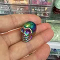 Handgefertigte, irisierende Totenkopf-Figur mit Regenbogen-Metallic-Finish für Halloween - Nr.19 (Schimmernd Phantom Transparent)
