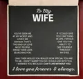 Edle Schmuck-Geschenkbox inklusive einer emotionalen 'To My Wife' Botschaftskarte - Holztextur-Geschenkbox + Ehefrau-Englisch-Karte / 8.5*8.5*3cm