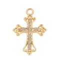 Goldener Legierungs-Kreuzanhänger mit Filigran-Details und klaren Strasssteinen auf weiß - Europäisches Filigran Kreuz Stil (px1289-10)
