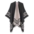 Elegant women's reversible black and beige poncho shawl with decorative fringe - Double-sided Scrollwork Short Beard Border (black Rice) / 130x150cm