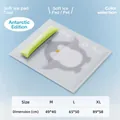 Tapis rafraîchissant pour animaux, motif pingouin, version Antarctique - Oreiller Gris Antarctique Avec Une Nuance Verte / M