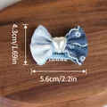 Barrette à nœud en jean bleu pour petits animaux avec un cœur en perle blanche - Pince À Cheveux En Denim - Fond Bleu - Cœur / Taille unique