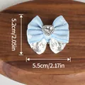 Nœud papillon bleu clair pour animaux avec dentelle blanche et strass en cœur - Pince À Cheveux En Denim - Fond Bleu - Cœur En Diamant / Taille unique