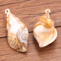 Breloques en acrylique en forme de conque marbrée pour bijoux et boucles d'oreilles - Coquillage 32 X 69 Mm 189 G / 1 pièce