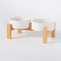 Verhoogde dubbele keramische voerbak met minimalistische bamboe standaard voor dieren - Verhoogde Dubbele Houten Standaard (Afneembaar) / Lichtwit / Klein 13cm