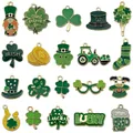 20er Set St. Patrick's Day Emaille-Anhänger inklusive Glücksklee und grüner Hüte - Irisches Festival St. Patrick's Day Kleeblatt (20 Stile x 1) (SN1665)