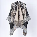 Châle poncho élégant pour femme avec motif paisley et détails de dentelle florale - Châle Kaki Noir À Motif Cachemire Avec Bordure / 135*155 cm