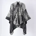 Poncho élégant pour femme à motif de forêt, châle en maille noir et blanc paysage - Châle De Forêt Riz Noir / 135*155 cm