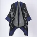 Poncho élégant pour femme de style pastoral avec motifs en dentelle bleu marine - Châle Symbolique Noir Et Bleu Marine / 135*155 cm