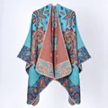 Châle poncho pour femmes avec motif cachemire bleu et orange et design de cape fendu - Châle À Bordure Cachemire Bleue / 135*155 cm