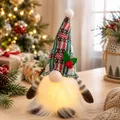 Gnomo di Natale luminoso con cappello a quadri rosso e verde e luce LED calda sulla barba - Stile a Quadri