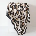Elegante grande sciarpa quadrata in raso stampa leopardata 90x90cm accessori moda donna - Stampa Leopardata - Bianco Sporco / 90*90 Cm (nuovo Modello Altamente Raccomandato)