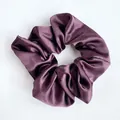 Elegante coletero grande de satén morado con brillo perlado para peinado de lujo - Púrpura Uva (24#)