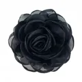 Détail montrant la texture élégante d'une fleur de camélia noire de 8cm faite à la main - Noir