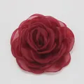 Fleur de camélia en fil de cristal rouge foncé faite main de 8 cm pour cheveux ou habits - Bordeaux