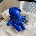 Leuchtend blaue PU-Leder Bären-Umhängetasche mit stylischer silberner Kette für Frauen - Blau