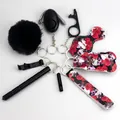 Detalle del set de llavero de autodefensa de 10 piezas con fundas de calaveras y flores - Patrón de Calavera y Rosa Roja