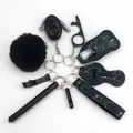 Detalle de un juego de 10 llaveros de seguridad personal en negro con diseño de mármol - Negro