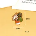 Pendentif émaillé de monstera en pot, dimensions 24 mm de haut et 20 mm de large - Monstera