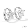 Élégantes créoles argentées en forme de fleur avec zircons scintillants pour femmes - Fleur Blanche à 5 Pétales (D2009) / Argent
