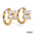 Créoles en acier inoxydable doré avec un design de fleur en zircons scintillants. - Fleur Blanche à 4 Pétales (D3587) / Or