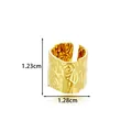 Manchette d'oreille en acier inoxydable doré avec texture embossée clip sans perçage - Style Relief Large (2674-6) / Or