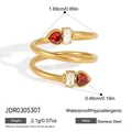 Gouden roestvrijstalen spiraalring versierd met rood hart en heldere kristallen - Rood Hart en Wit Rechthoek Zirconia Stijl (JDR0305307) / Goud