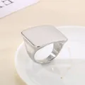 Bague chevalière carrée minimaliste en acier inoxydable, finition argent poli - US 6 / Argent Poli