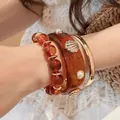 Dettaglio di un set di bracciali con perline d'ambra e bracciale in resina con conchiglie - 30# Bracciale Braccialetto / Set di 3 / Oro, Caffè