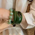 Set di tre bracciali in resina verde e perline marmorizzate per lo stile femminile - Stile 56 / Set di 3 pezzi / Verde