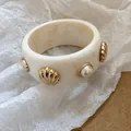 Vintage wide cream acrylic bangle decorated with gold seashell charms and faux pearls - Cream Texture French Retro Pearl Style (32#)