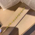 Eleganter Gold-Netzarmband mit lebhaften grünen und gelben birnenförmigen Edelsteinen. - Champagner Grüner Marquise-Stil (62#)