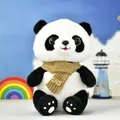 Schattige panda knuffel met een kleine gebreide sjaal als zacht cadeau - Bruine Sjaal Stijl