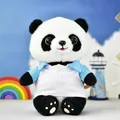 Schattige panda knuffel met een blauw-wit poloshirt, hoogwaardig pluche speelgoed. - Panda in wit en meerblauw poloshirt