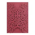 Elegante invito a rosa bordeaux tagliato al laser in carta perlata di alta qualità. - Rosso scuro