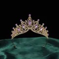 Nahaufnahme einer luxuriösen Barock-Brautkrone mit lila marquisefarbenen Steinen - Gold Basis Purpur Strass Stil (HGA005) / Gold
