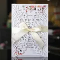 Élégant faire-part de mariage blanc découpé au laser avec ruban crème et motif floral - Blanc