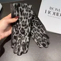 Guanti invernali da donna con stampa leopardata, calda fodera in pile e punte touch - Leopardato Grigio (Palmo Grigio)