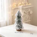 Kleiner beflockter Zedern-Weihnachtsbaum mit Holzsockel als Tischdeko - A-sq88--15cm