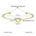 Detaillierte Größenangaben für goldenes Edelstahlarmband mit Herznoten-Design - Goldener Herz-Armreif