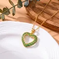 Elegante collar con colgante de corazón chapado en oro y micro-pavé de cristales - Estilo Dorado de Anillo de Corazón con Circonia Verde (XL5874)