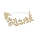 Détail d'un délicat bandeau bébé brodé de fleurs en dentelle dorée avec élastique blanc. - Mb082 Bandeau Muguet / -