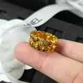 Vista detallada de un anillo de corazón vintage dorado con detalles de diamantes pavé - Talla US 6 / Estilo corazón de doble capa / Dorado