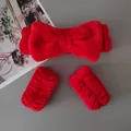Set fascia per capelli con fiocco in flanella rossa e polsini abbinati per trucco - Set Di 3 Fiocchi Rosso Acceso