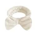 Fascia per capelli con fiocco in flanella beige morbida per il lavaggio del viso - Una Fascia Per Capelli Con Fiocco Beige