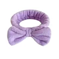 Fascia per capelli in flanella viola con fiocco per lavaggio viso e trucco - Una Fascia Per Capelli Con Fiocco Viola