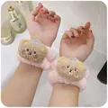 Polsini in flanella rosa con orsetto di peluche per lavaggio viso e cura della pelle - Polvere Dentifricia Alla Fragola (per Polso Singolo)