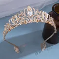 Luxuriöse goldene Braut-Tiara Krone mit funkelnden weißen Strasssteinen für Hochzeiten - Goldener Stil (HG290JB)